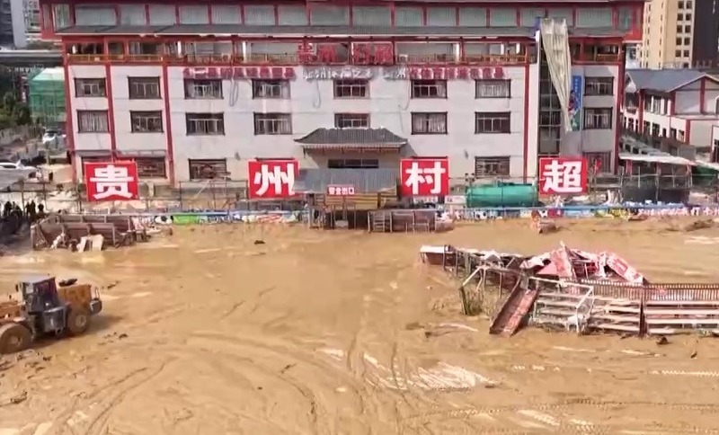 清淤抢工现场